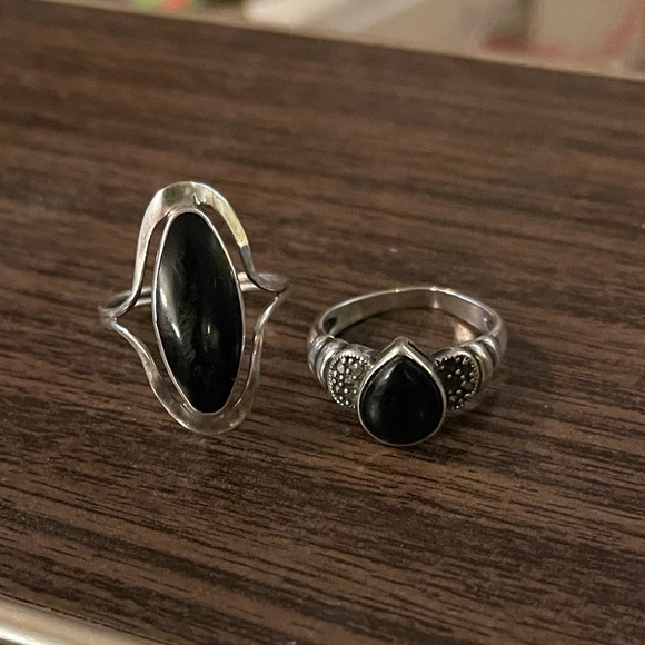 2 x real silver w/ obsidian stone rings - Picture 1 of 5